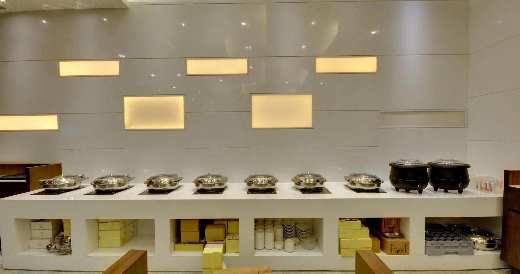 Hotel Platinum Rajkot Luaran gambar