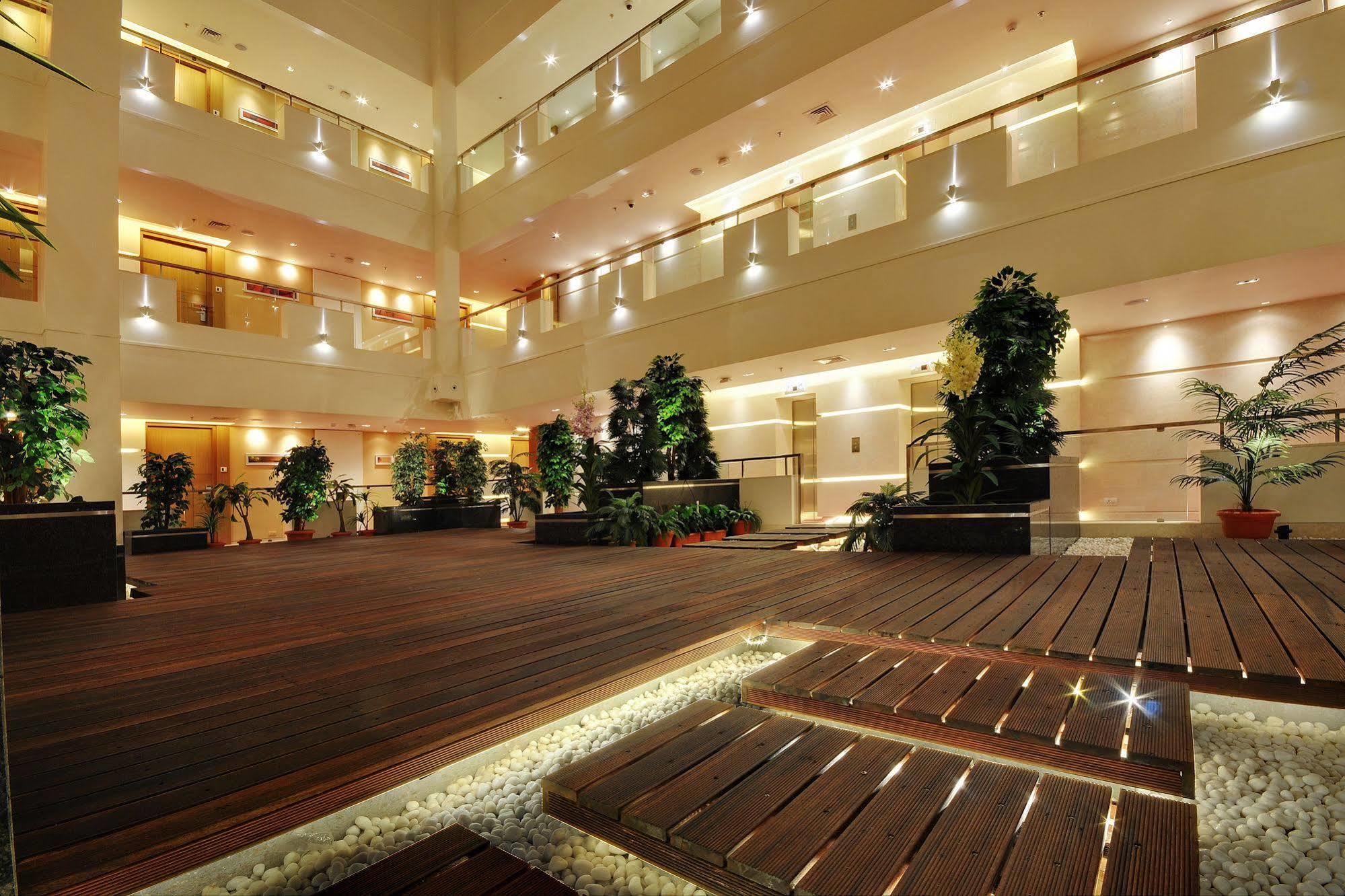 Hotel Platinum Rajkot Luaran gambar