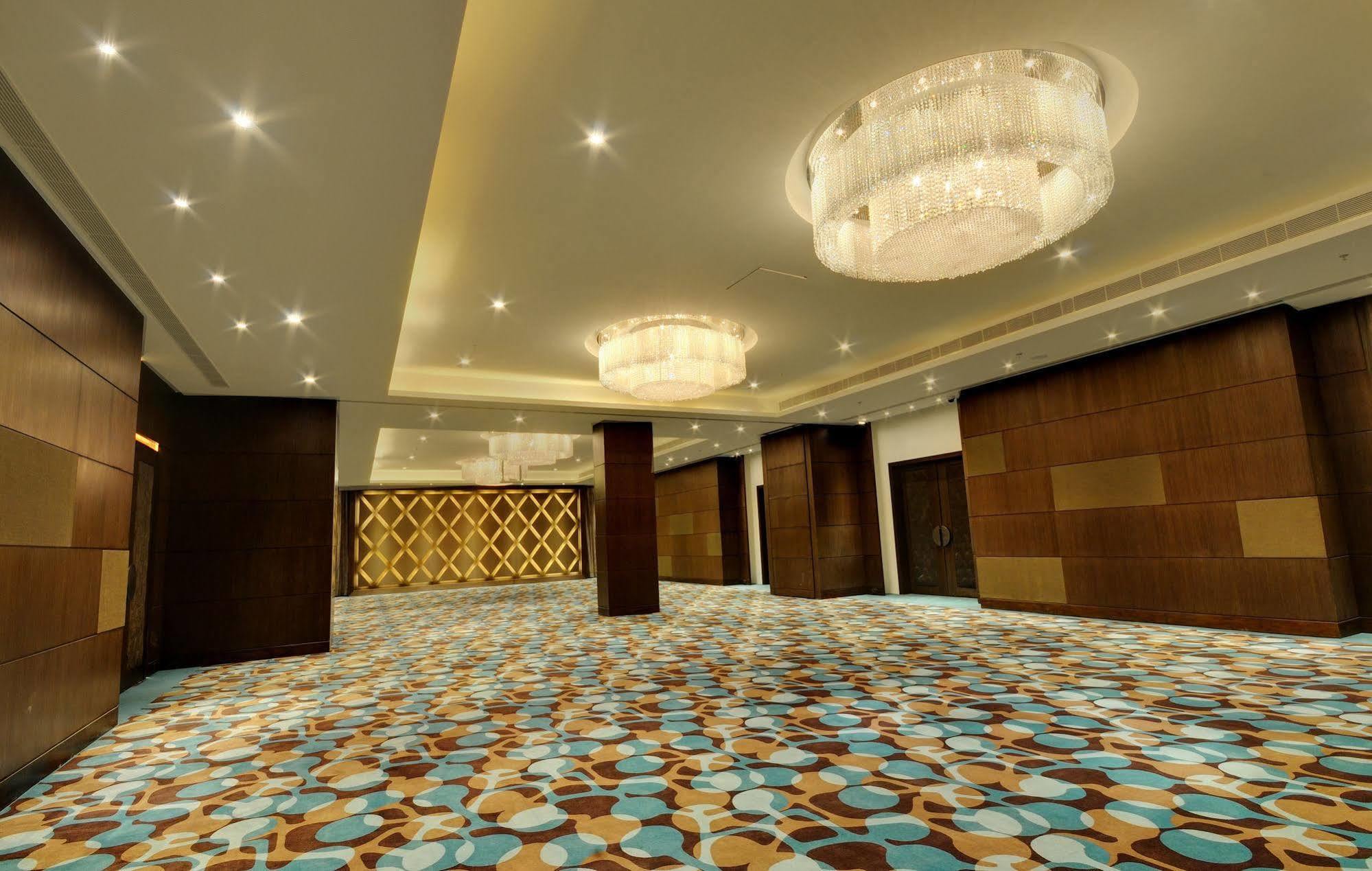 Hotel Platinum Rajkot Luaran gambar