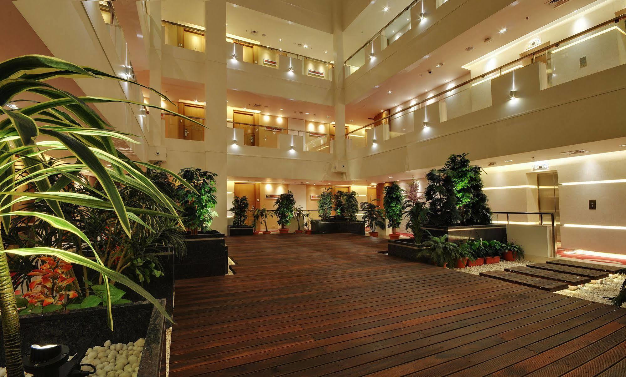 Hotel Platinum Rajkot Luaran gambar