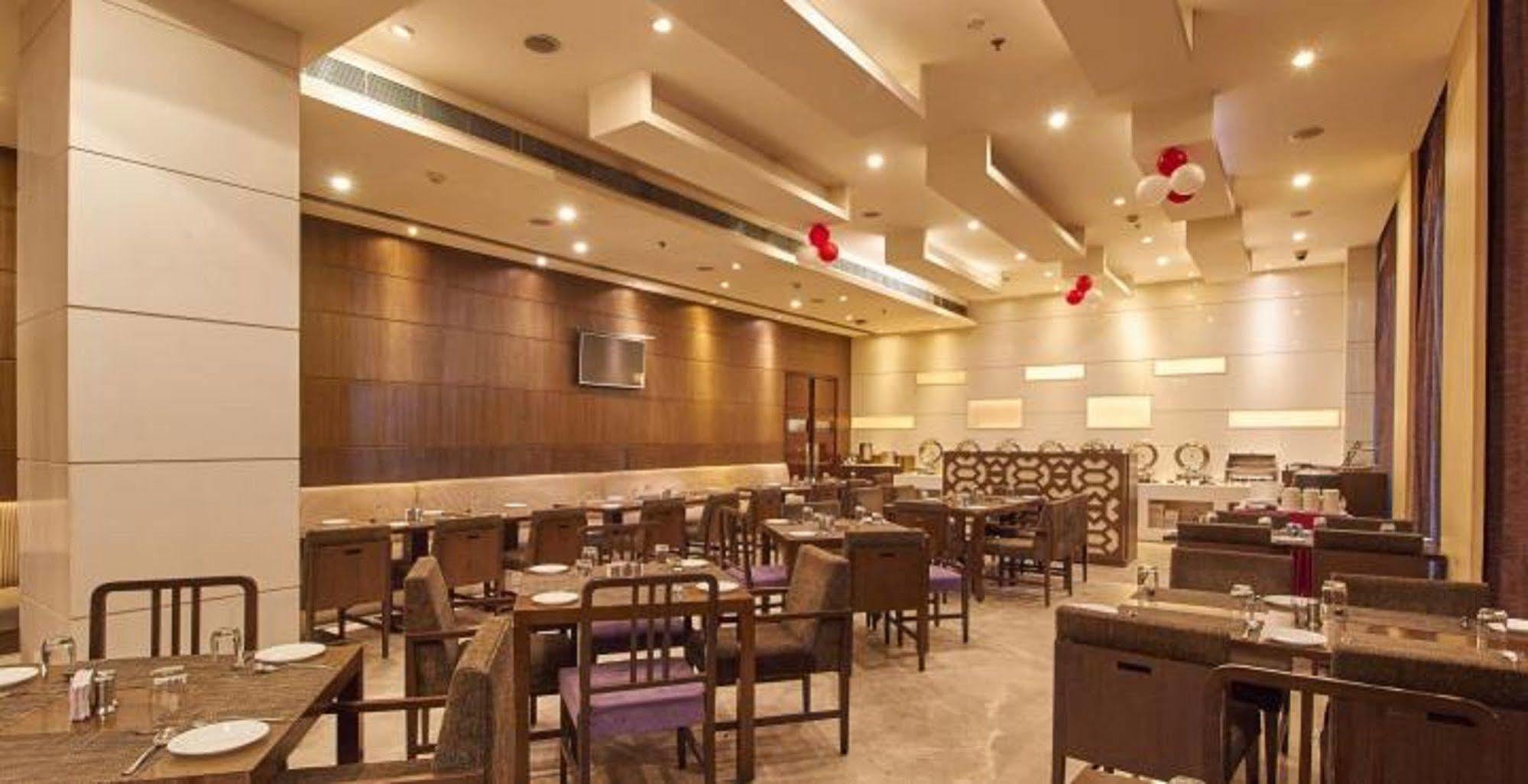 Hotel Platinum Rajkot Luaran gambar