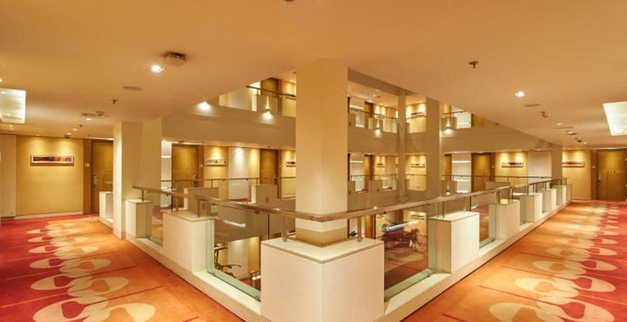 Hotel Platinum Rajkot Luaran gambar