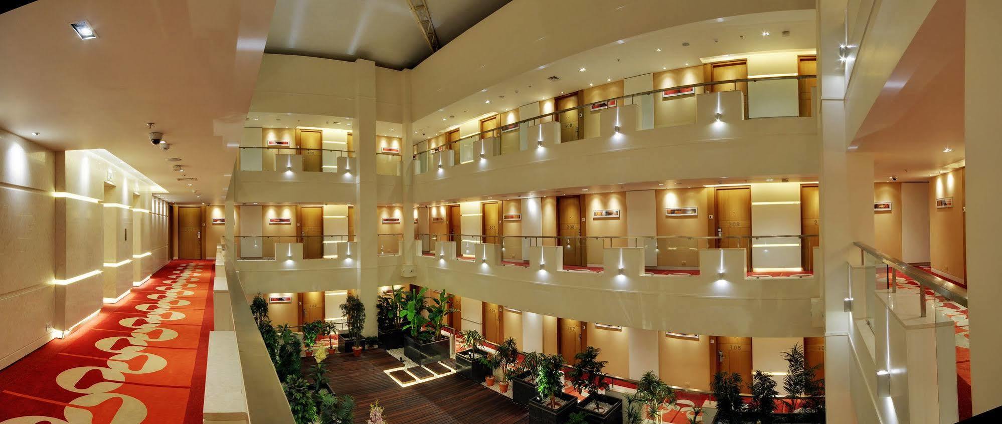 Hotel Platinum Rajkot Luaran gambar