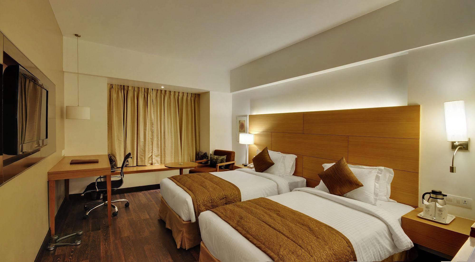 Hotel Platinum Rajkot Luaran gambar