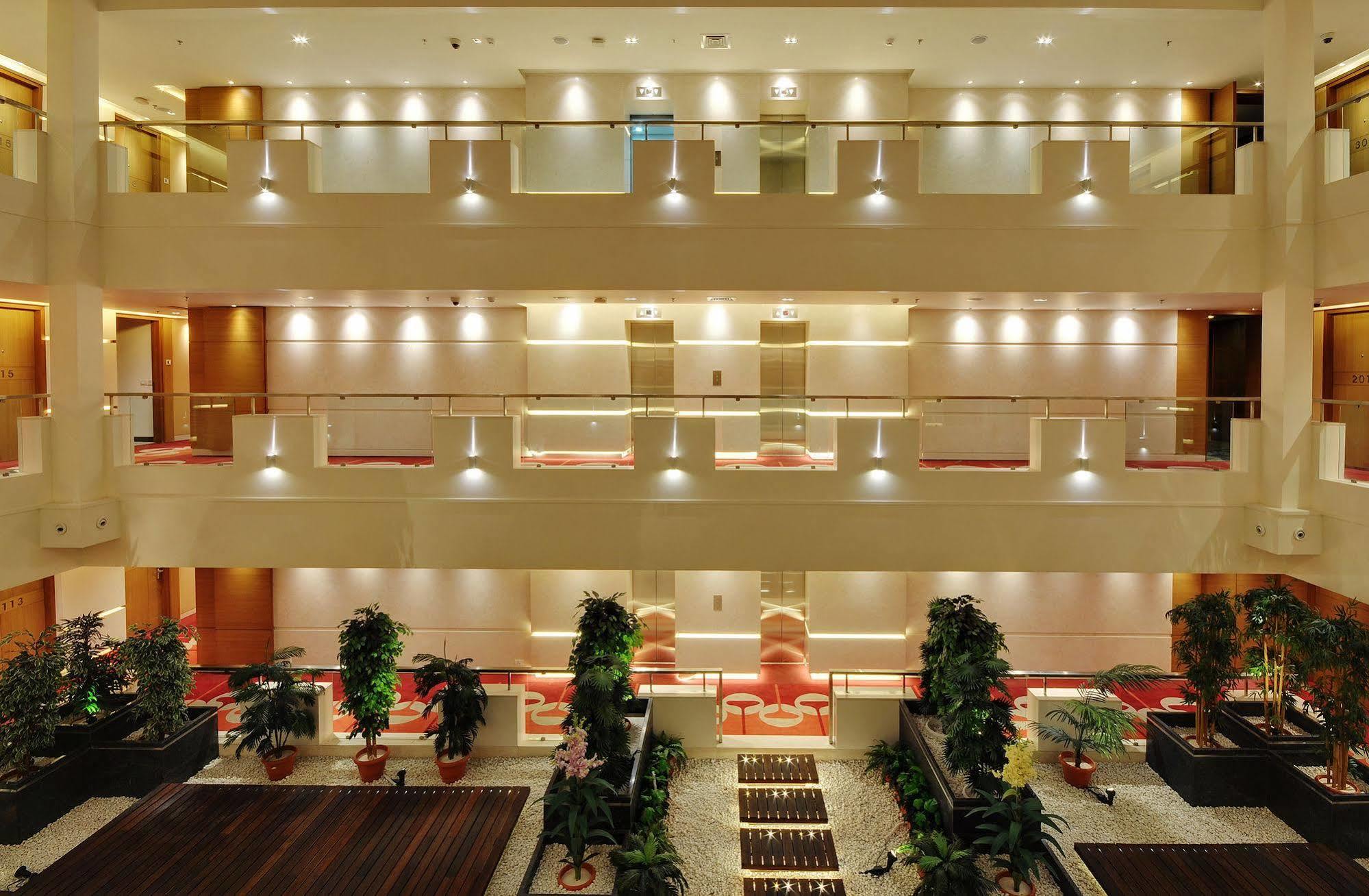Hotel Platinum Rajkot Luaran gambar