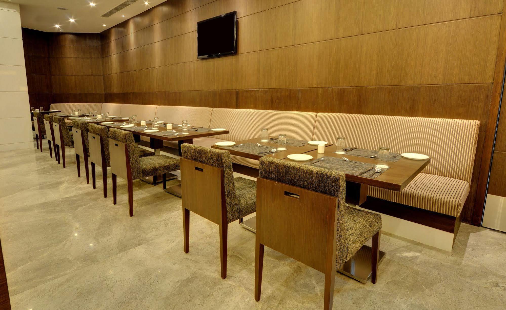 Hotel Platinum Rajkot Luaran gambar