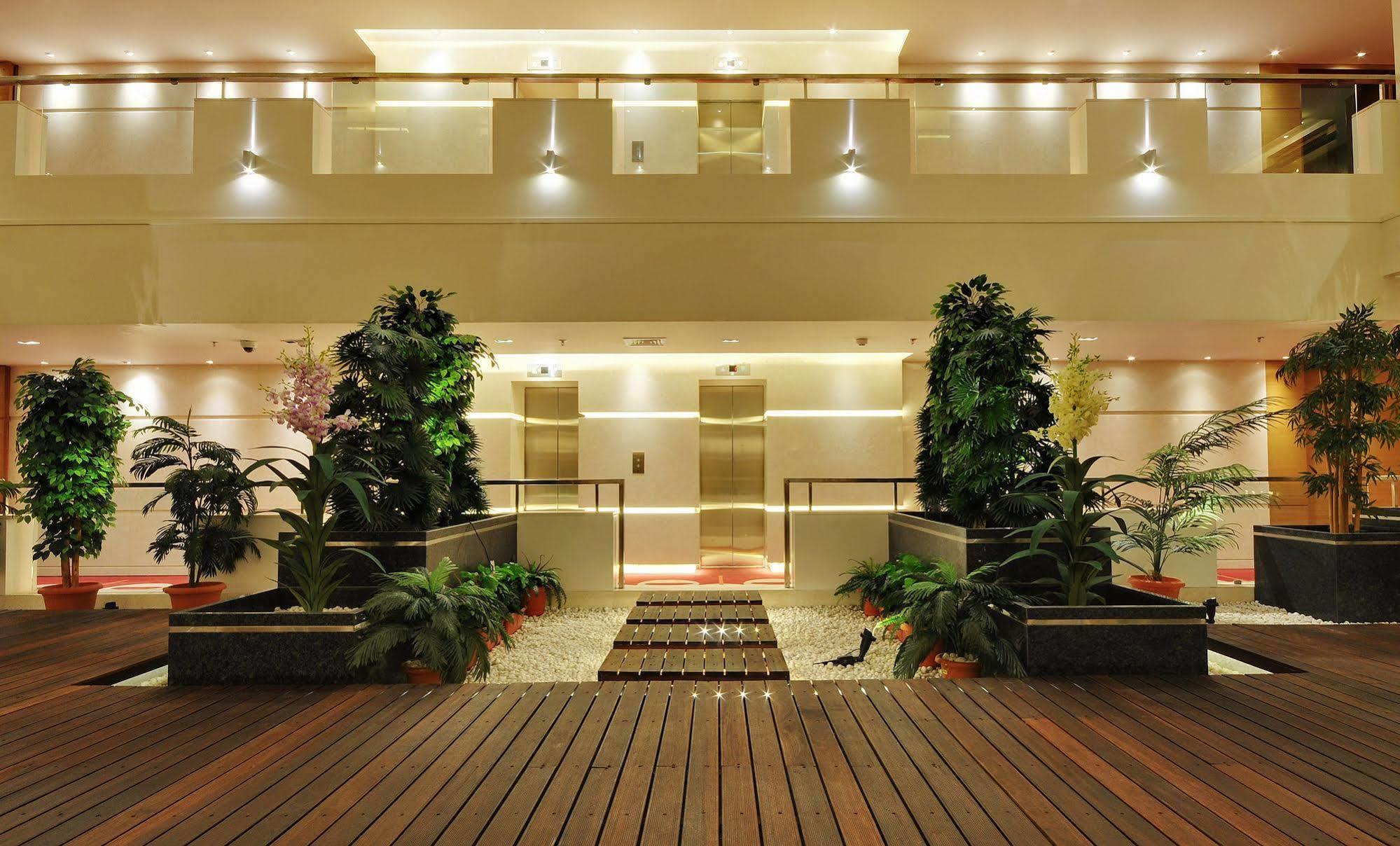 Hotel Platinum Rajkot Luaran gambar