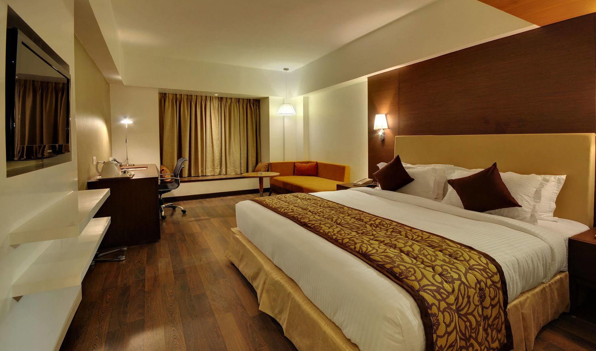 Hotel Platinum Rajkot Luaran gambar