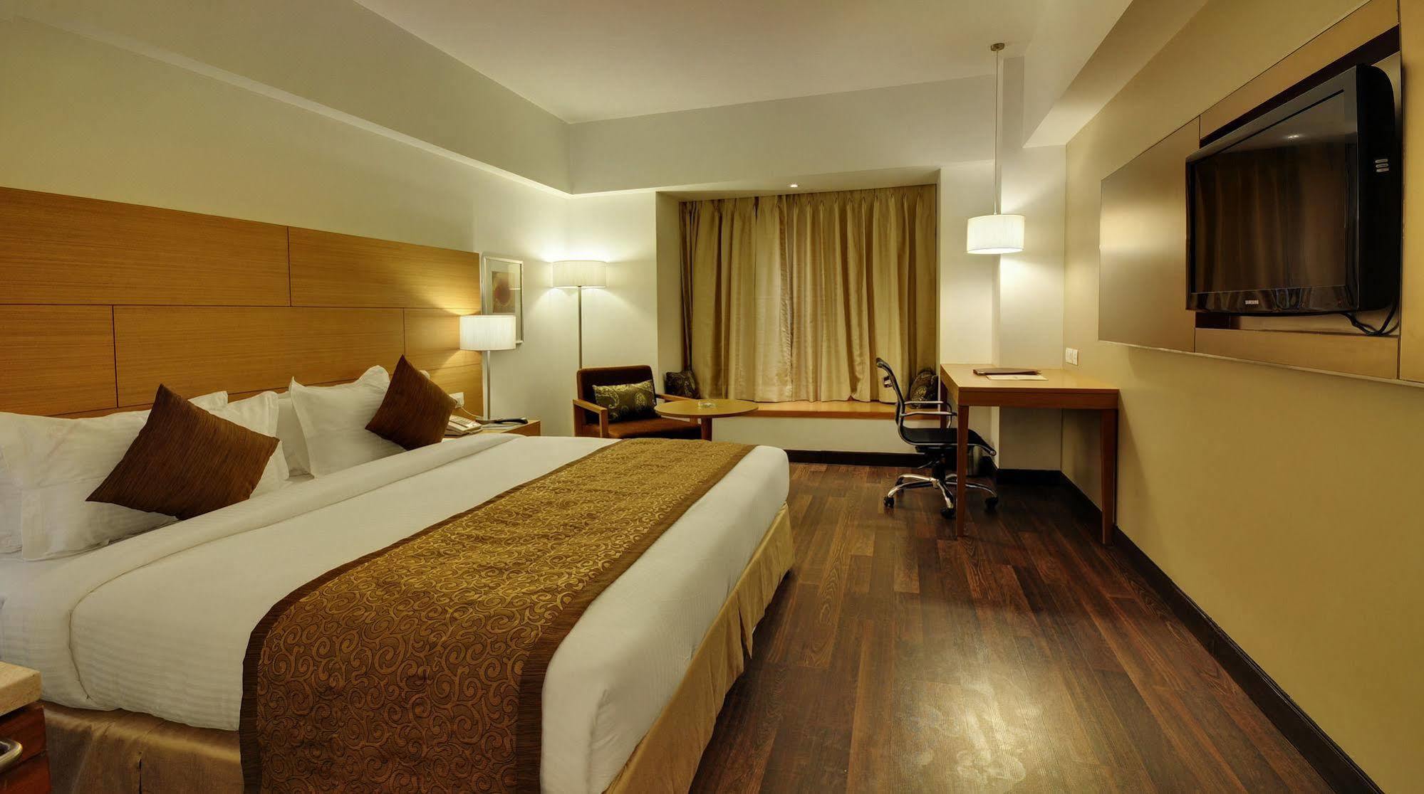 Hotel Platinum Rajkot Luaran gambar