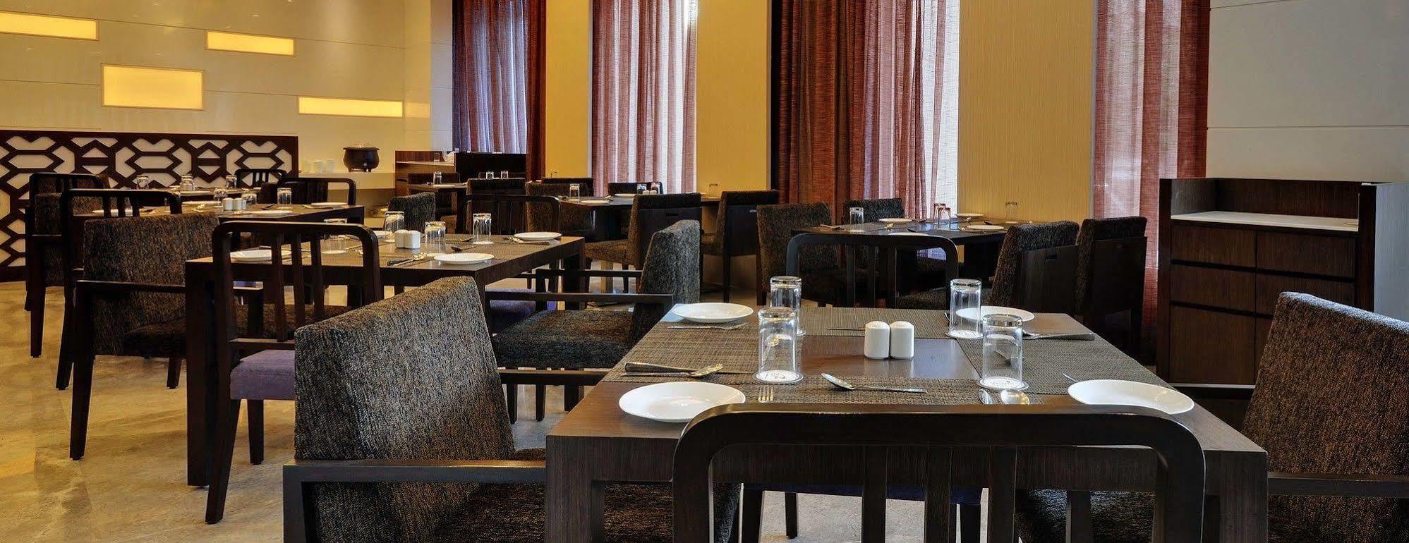 Hotel Platinum Rajkot Luaran gambar